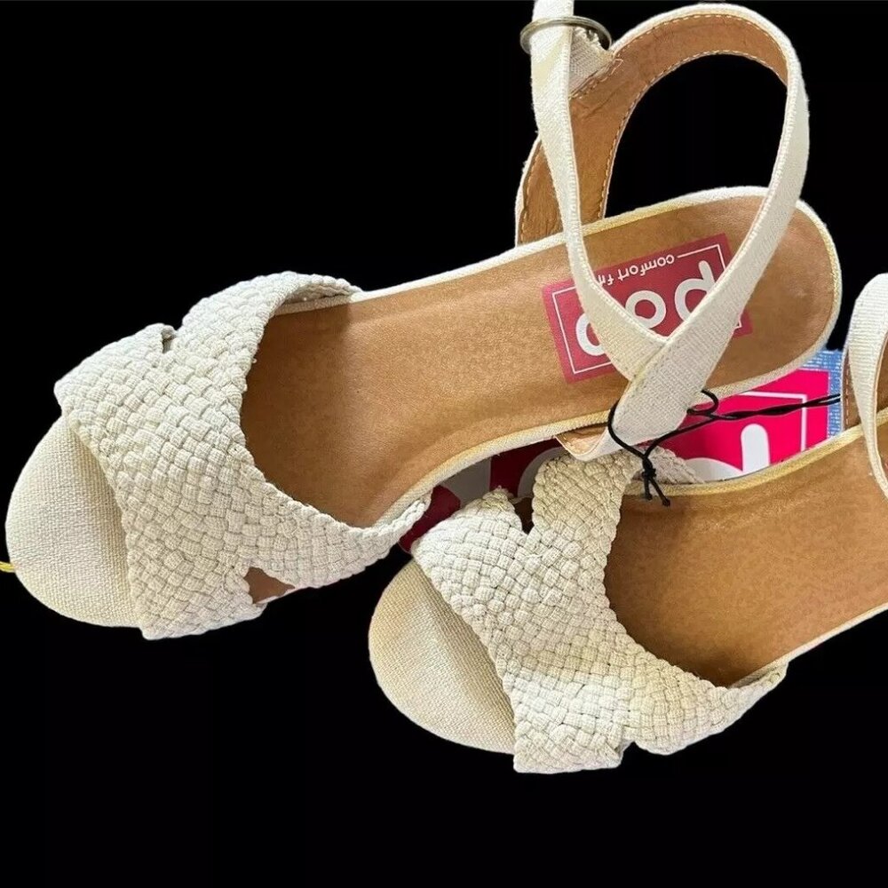 Womens Wedged Sandals Size 8M Tan